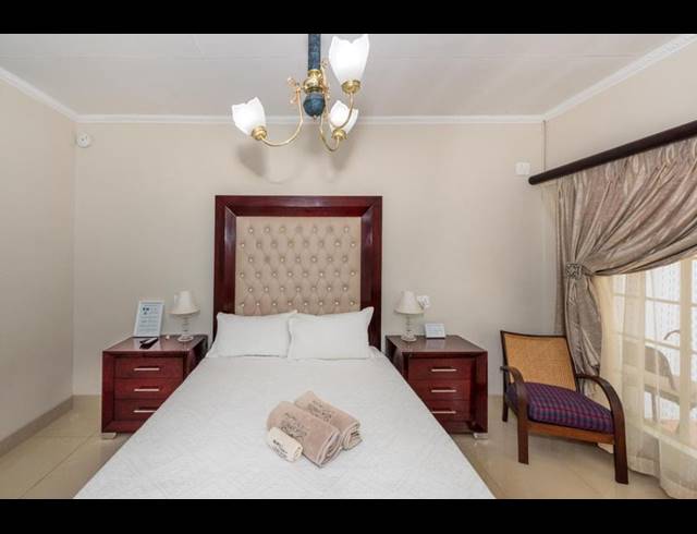 14 BEDROOM HOUSE FOR SALE IN WHITE RIVER EXT 1